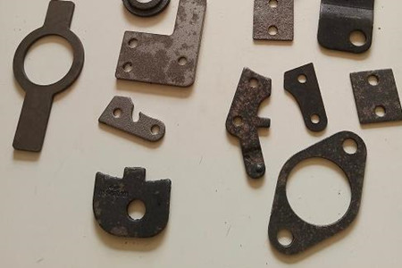 精密沖壓件產生時出現翻料、扭曲的原因及解決方法